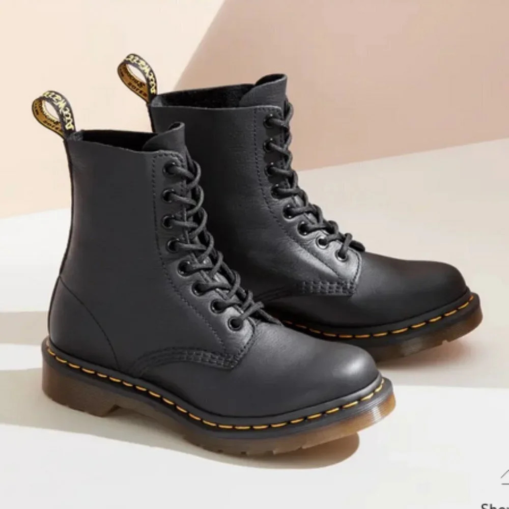 Dr. Martens Women's 1460 Pascal Boot in Black.  Sz: 6
